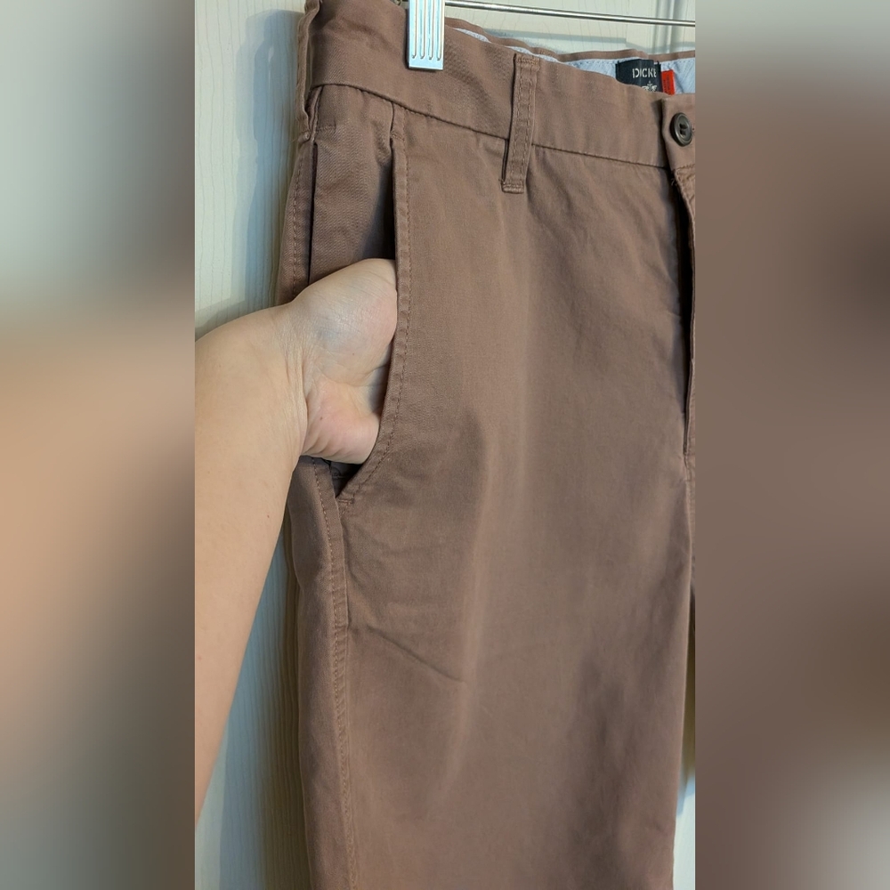Dockers Dark Salmon Cargo Cotton Shorts, Size W 30 - Picture 6 of 15